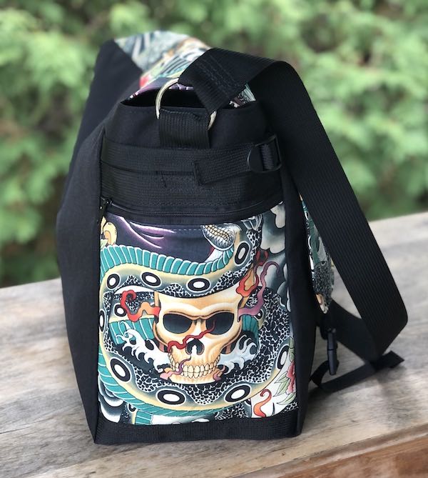 Geisha with snake large messenger bag