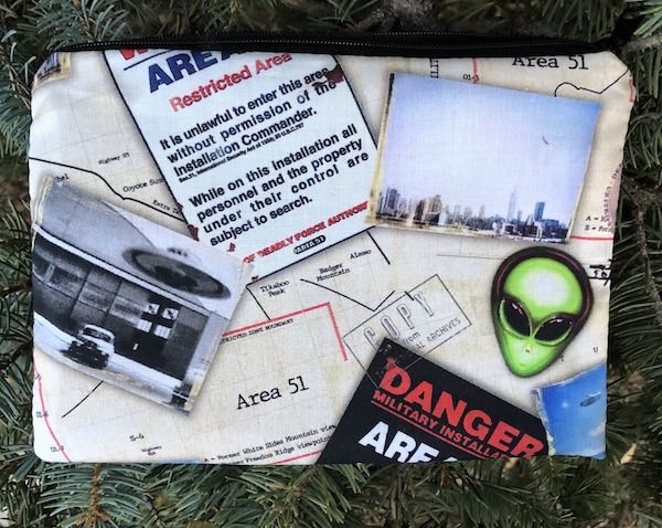 Aliens Area 51 zippered makeup accessory bag