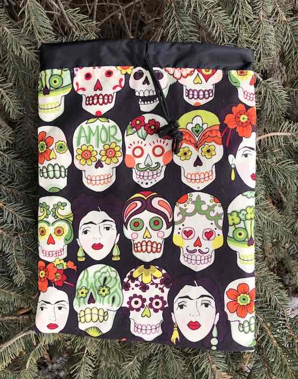 Gotas de Amor Day of the Dead Sugar Skulls Frida Kahlo flat drawstring bag