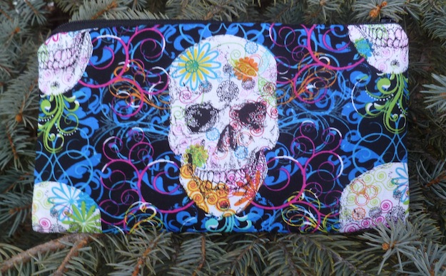 skulls pencil case, crochet hood case