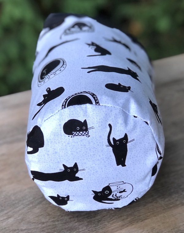 Chillin' in Icy Blue SueBee Round Drawstring Bag