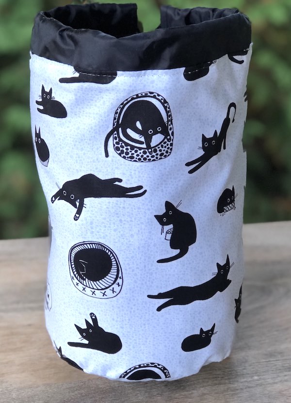 Chillin' in Icy Blue SueBee Round Drawstring Bag