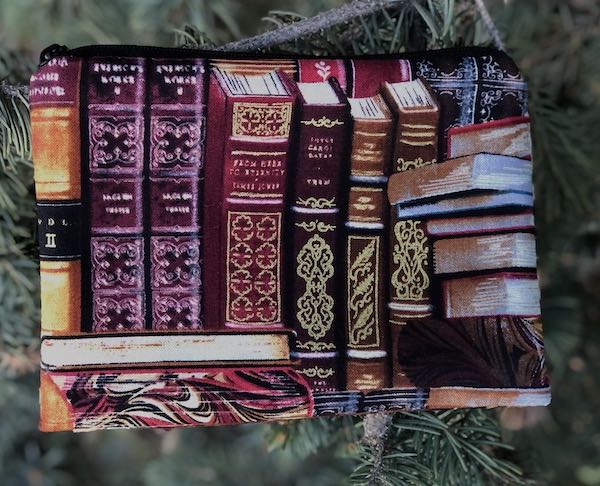 Classic Books Goldie zippered bag