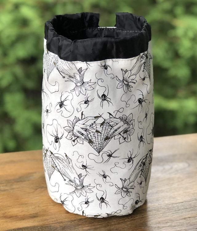 Cobweb lace SueBee Round Drawstring Bag - white