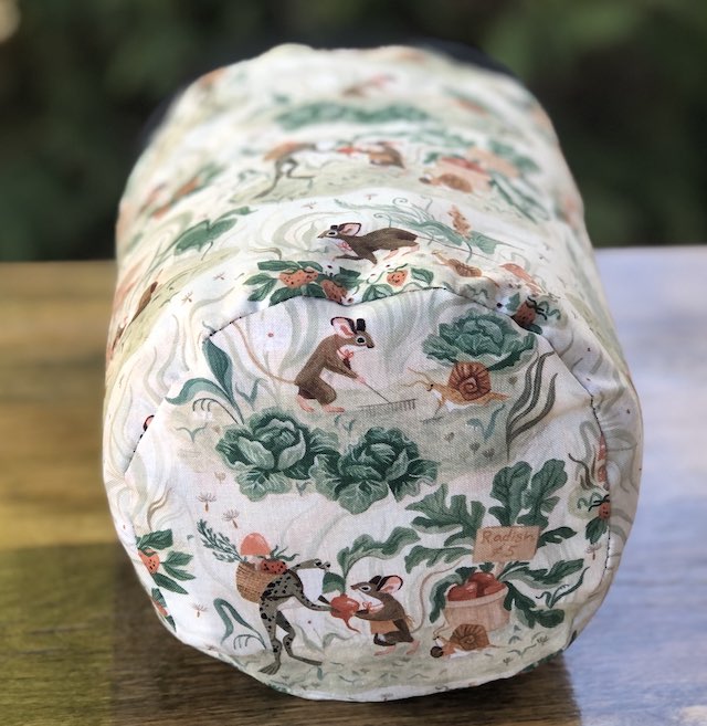 Country Mouse SueBee Round Drawstring Bag