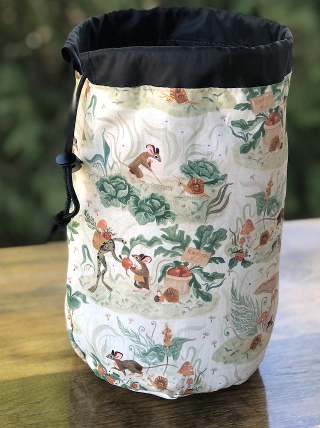Country Mouse SueBee Round Drawstring Bag
