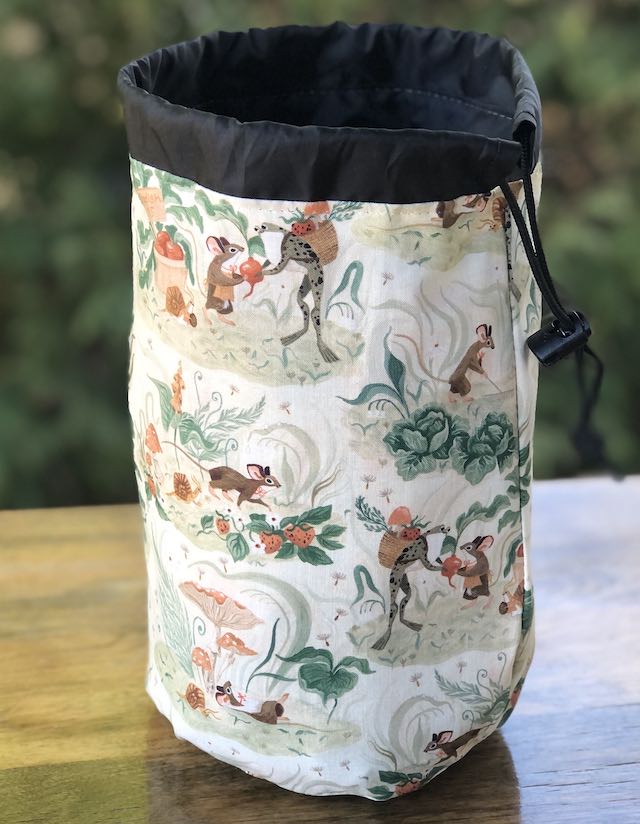 Country Mouse SueBee Round Drawstring Bag