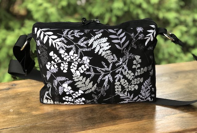 Ferny small Honeysuckle zippered tote