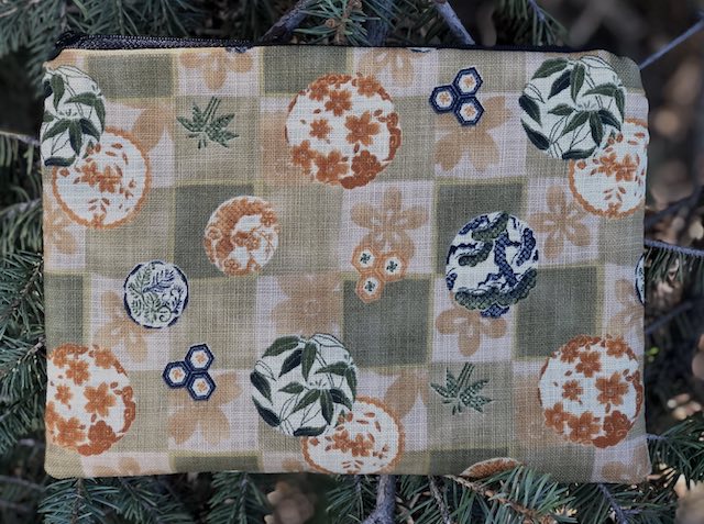 Globes Mahjongg card and coin purse, The Slide