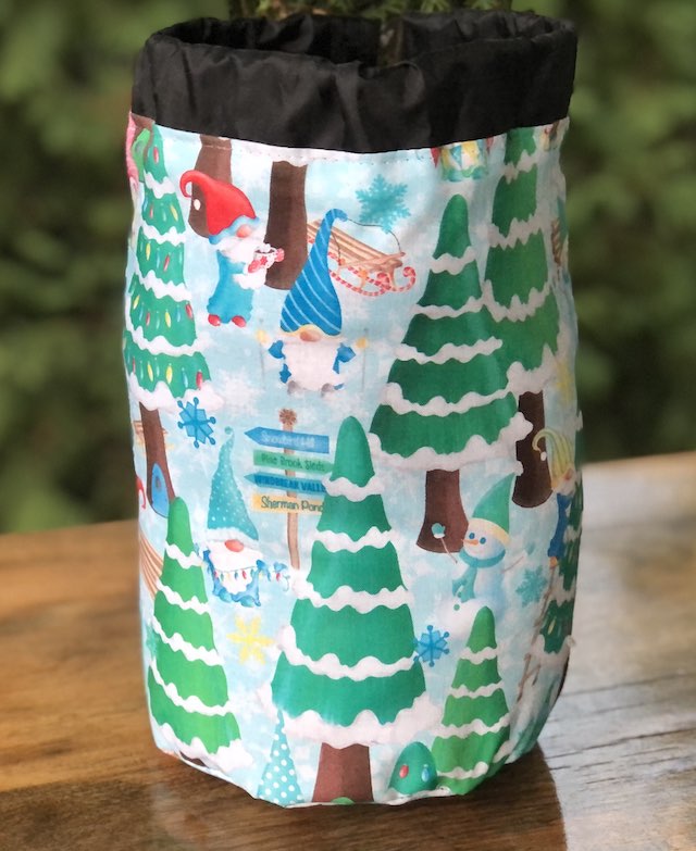 Gnome Christmas SueBee Round Drawstring Bag