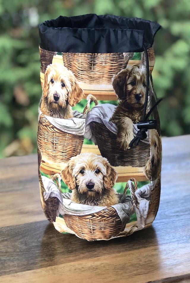 Goldendoodle Cuteness SueBee Round Drawstring Bag