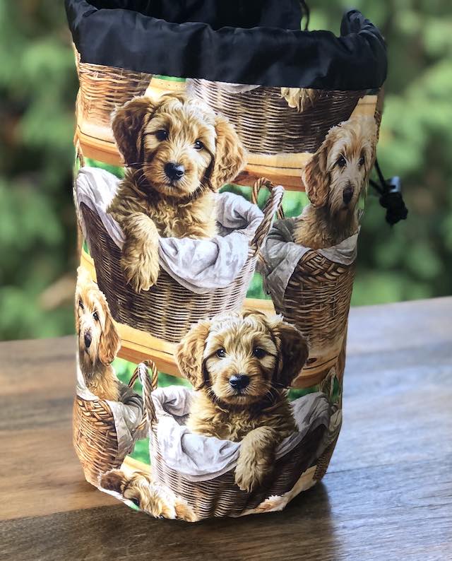 Goldendoodle Cuteness SueBee Round Drawstring Bag
