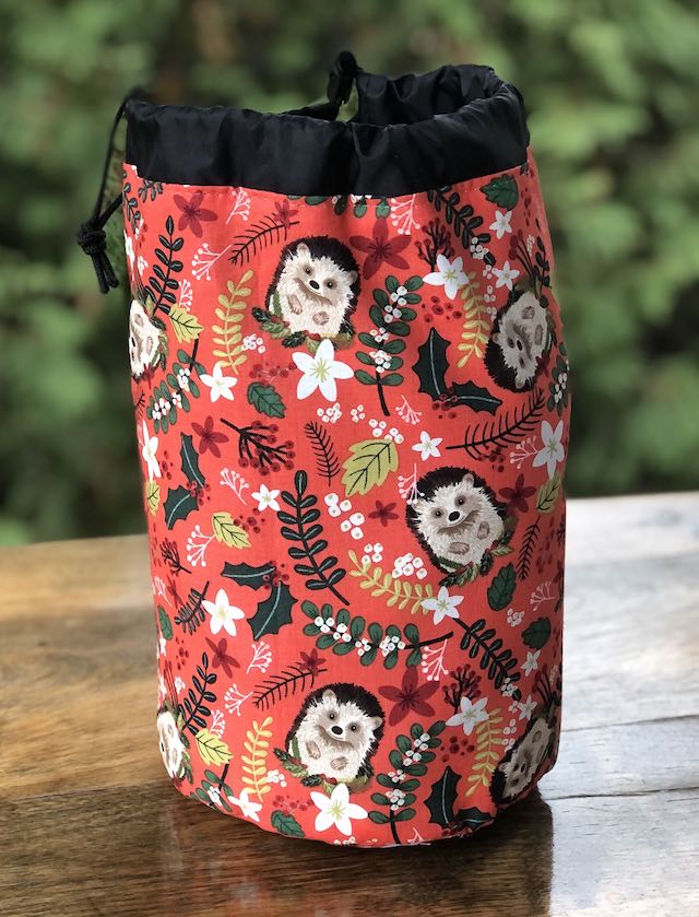 Hedgie Christmas SueBee Round Drawstring Bag