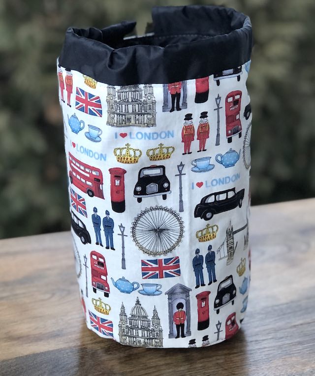 I Love London SueBee Round Drawstring Bag
