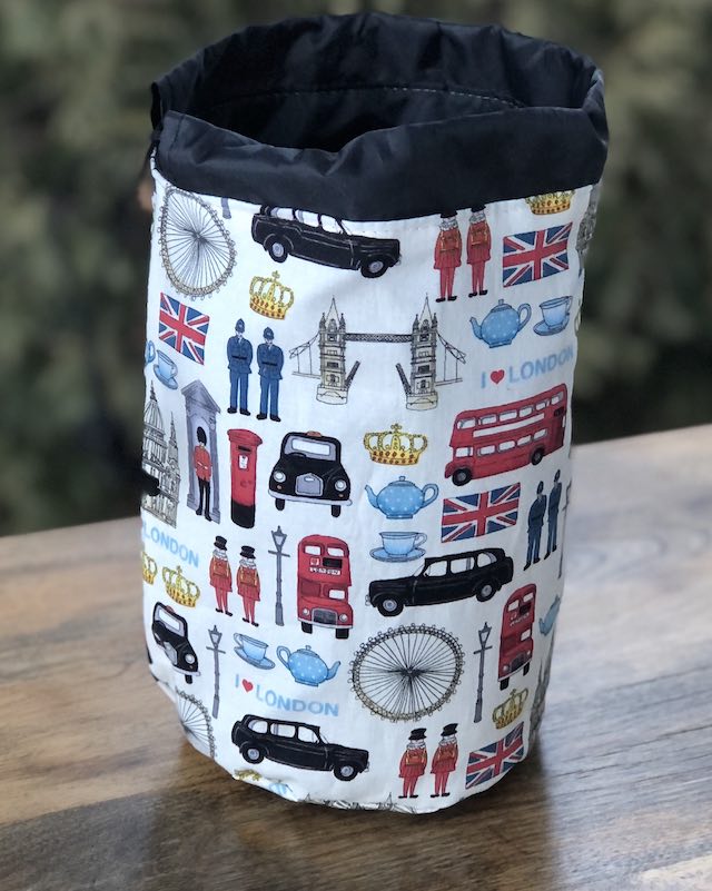 I Love London SueBee Round Drawstring Bag