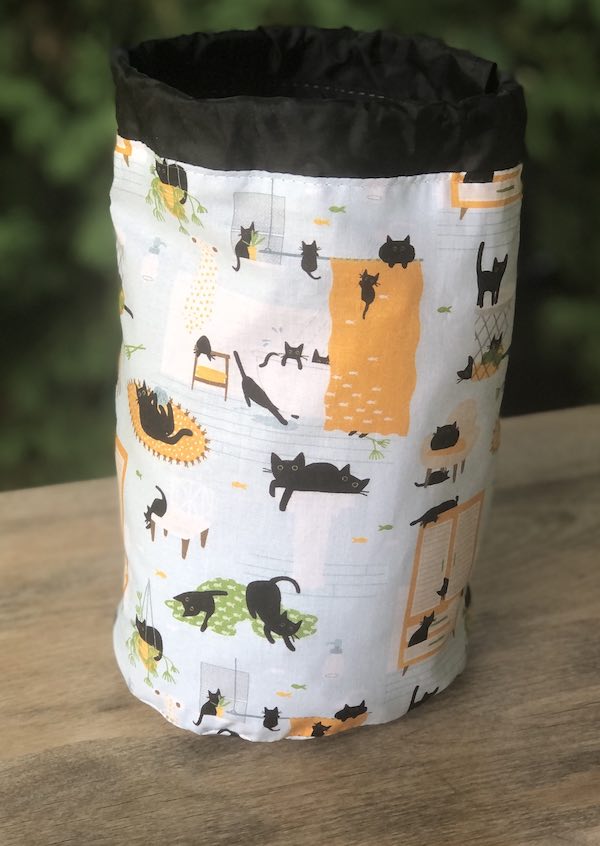 Kitty Wash SueBee Round Drawstring Bag