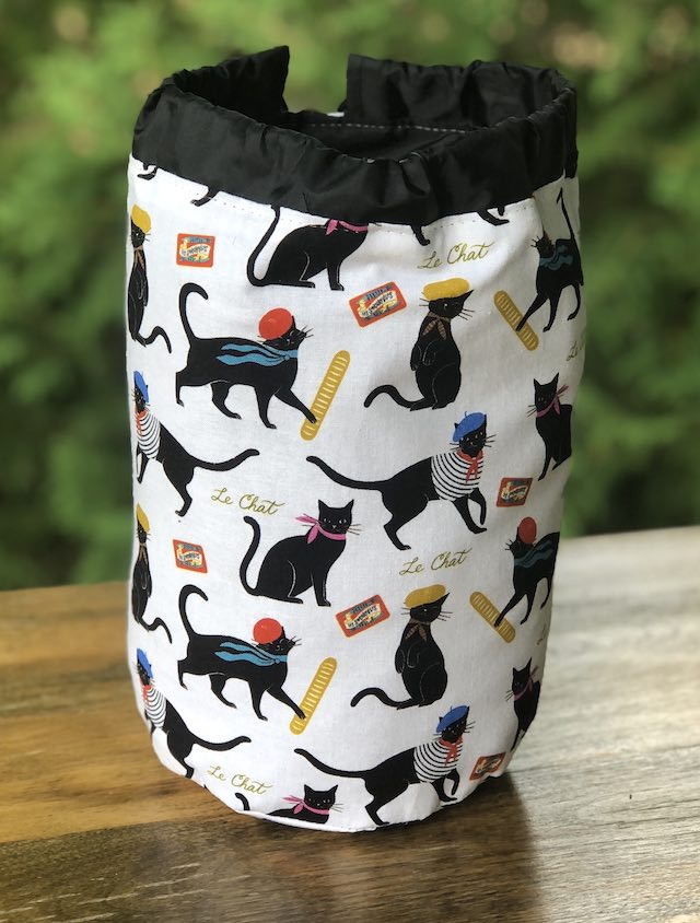 Le Chat SueBee Round Drawstring Bag