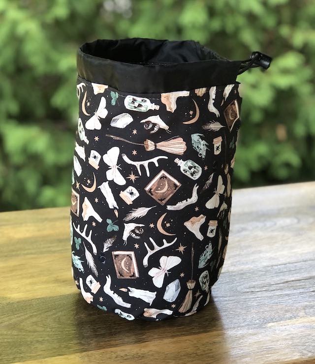 Magic Tools SueBee Round Drawstring Bag