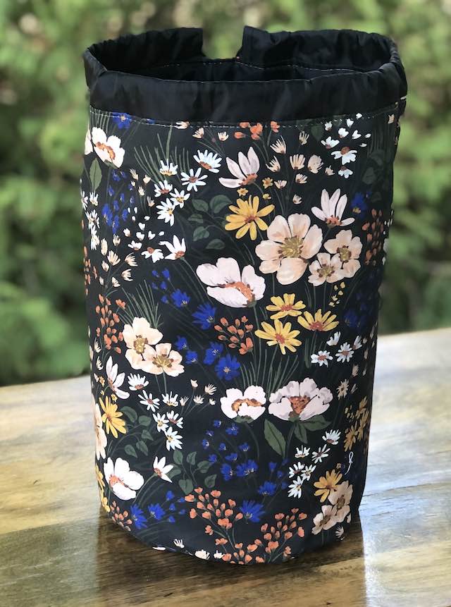 Meadow Blooms drawstring bag, The Large Suebee