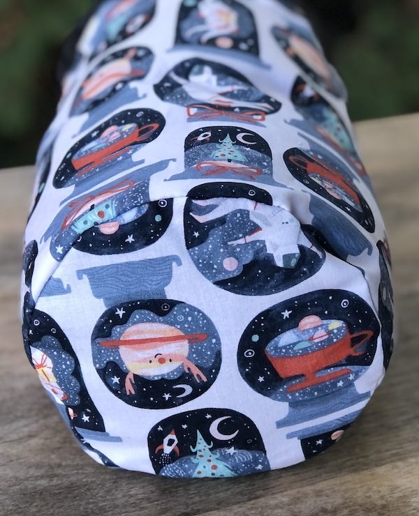 Merry Spacemas Snow Globes SueBee Round Drawstring Bag