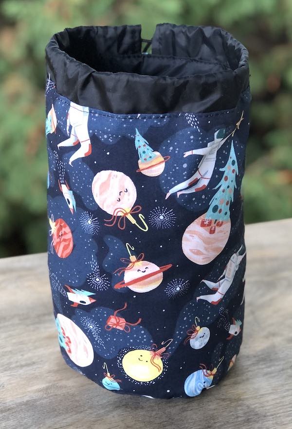 Merry Spacemas SueBee Round Drawstring Bag
