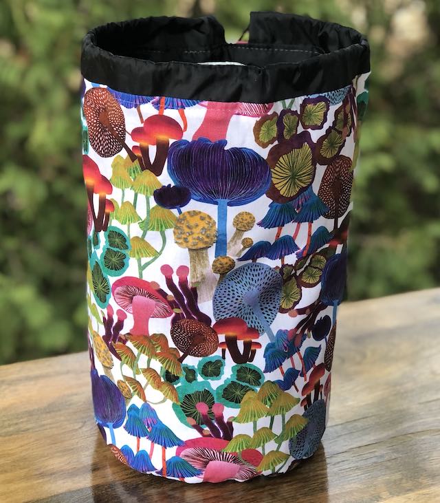 Modern Mushrooms drawstring bag, The Large Suebee