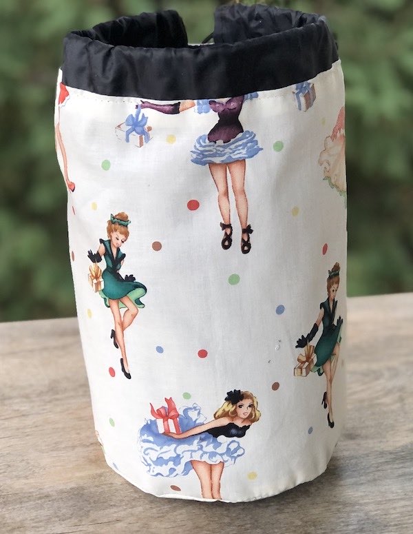 Party Girls SueBee Round Drawstring Bag