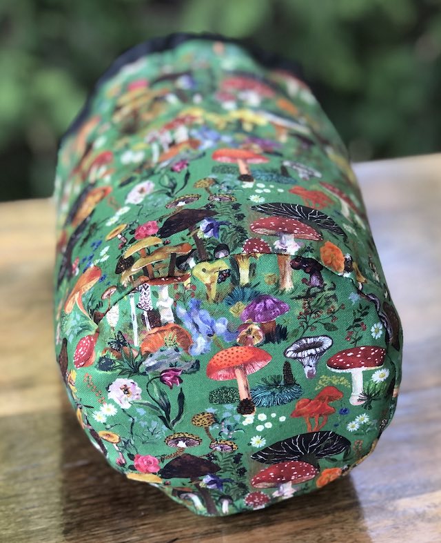 Pastoral SueBee Round Drawstring Bag