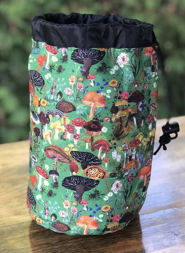 Pastoral SueBee Round Drawstring Bag