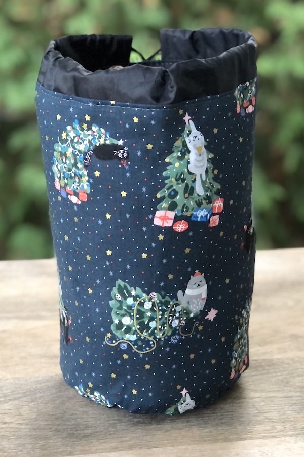 Rockin Around the Catmas Tree Evening Sky SueBee Round Drawstring Bag