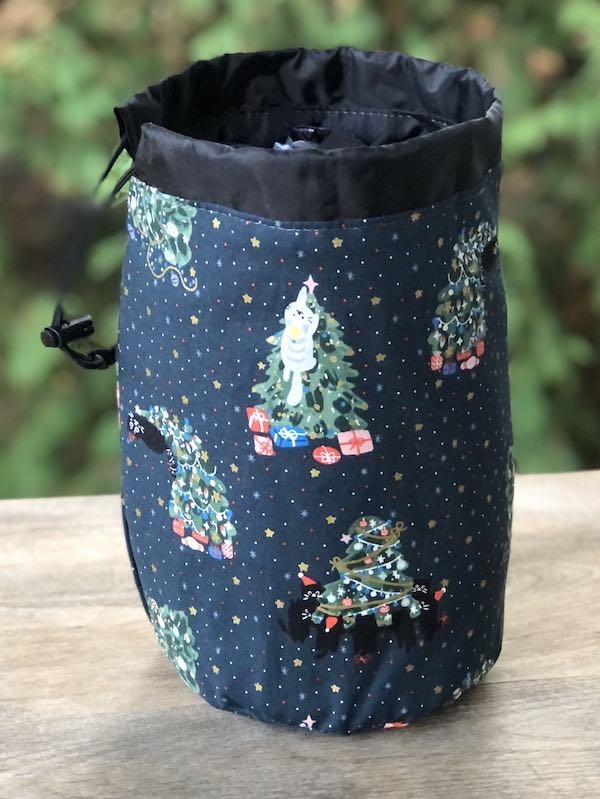 Rockin Around the Catmas Tree Evening Sky SueBee Round Drawstring Bag