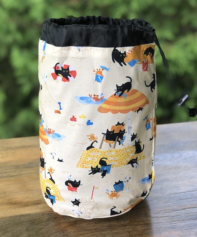 Sandy Paws SueBee Round Drawstring Bag