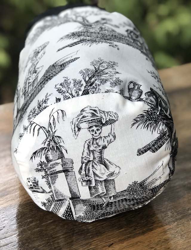 Skeleton Toile SueBee Round Drawstring Bag