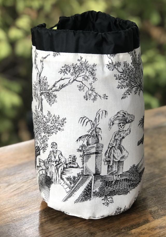 Skeleton Toile SueBee Round Drawstring Bag