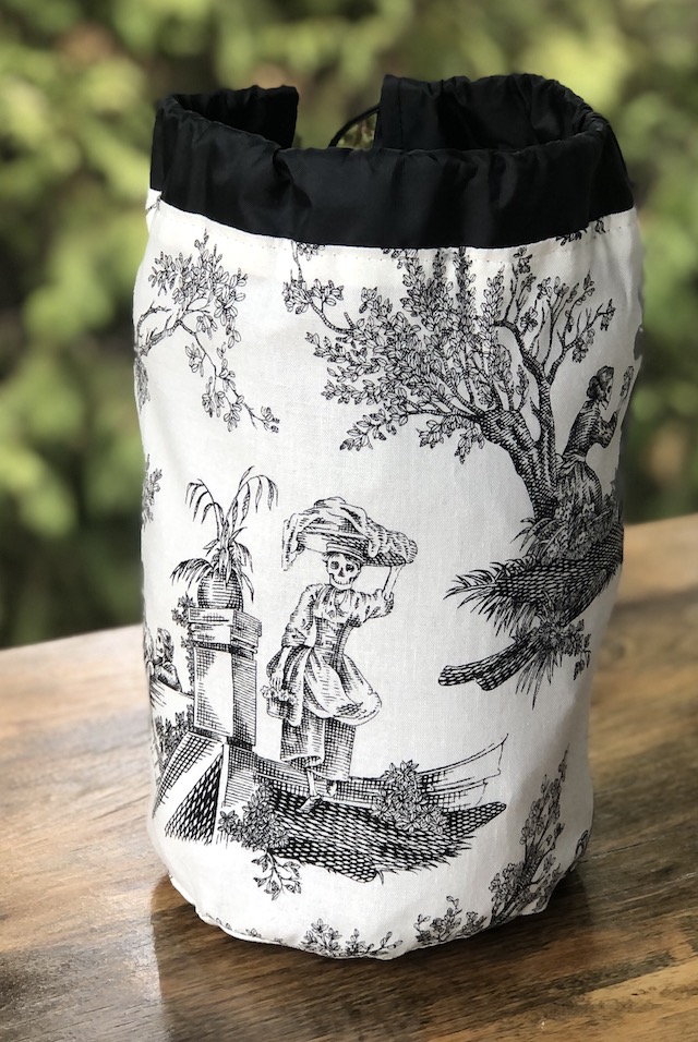 Skeleton Toile SueBee Round Drawstring Bag