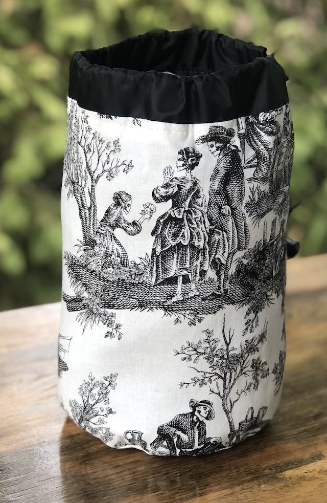 Skeleton Toile SueBee Round Drawstring Bag