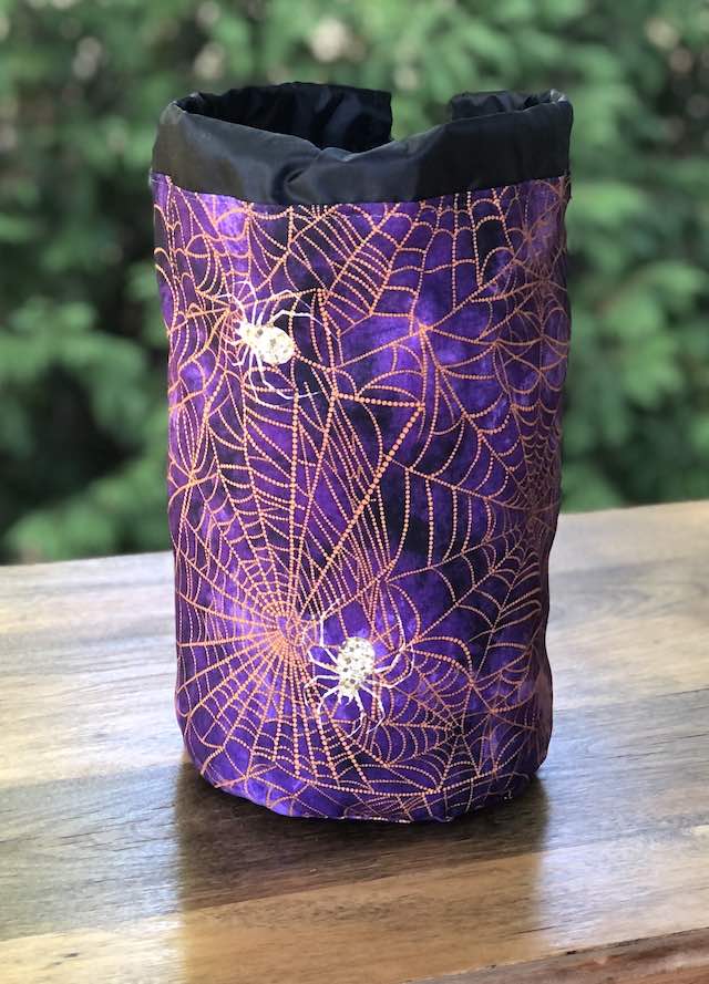 Spidery SueBee Round Drawstring Bag