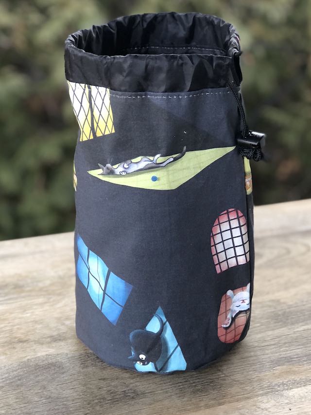 Sun Lovers SueBee Round Drawstring Bag