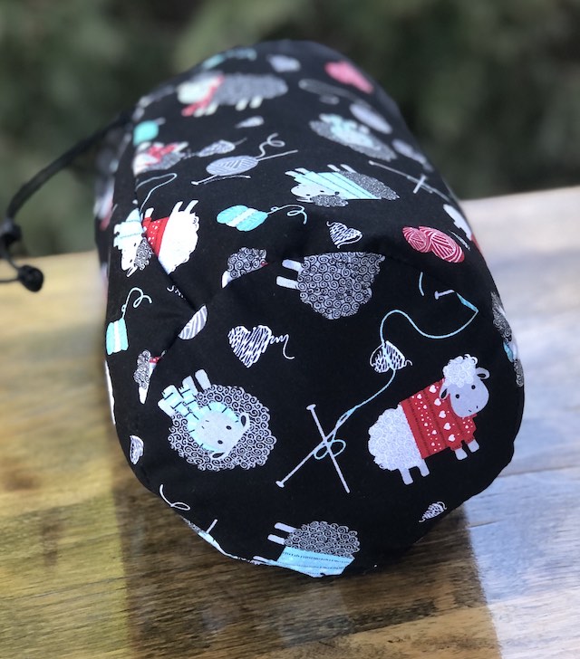 Sweater Sheep SueBee Round Drawstring Bag