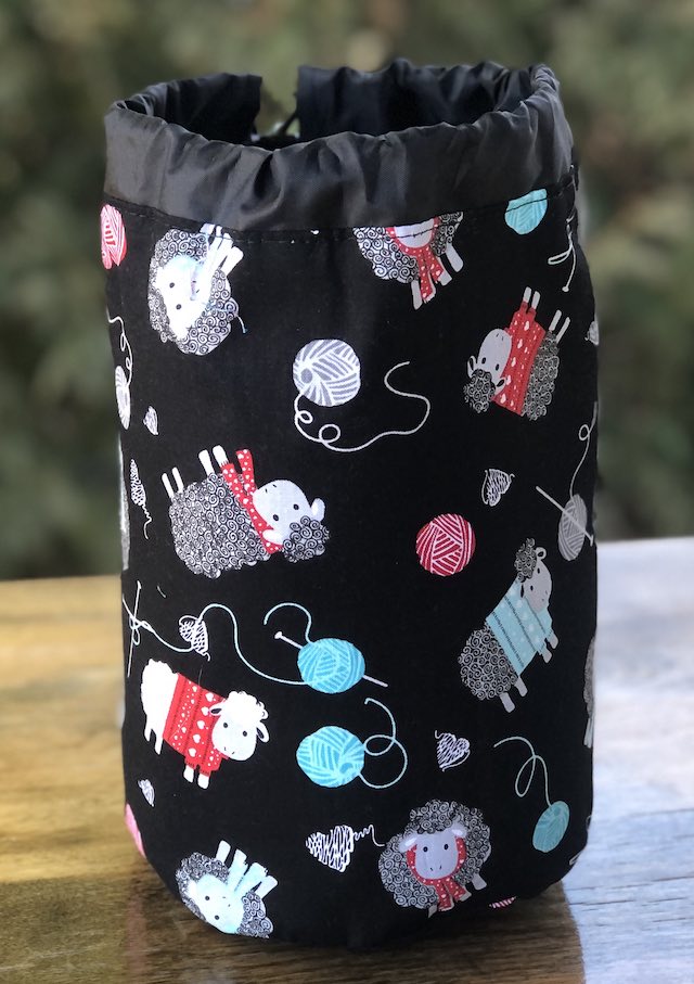 Sweater Sheep SueBee Round Drawstring Bag