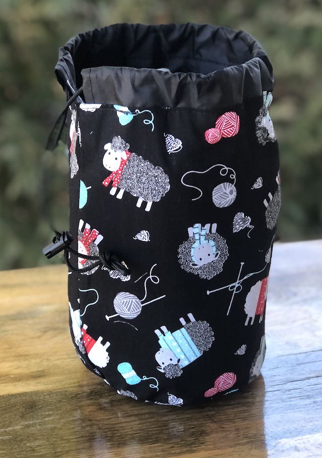 Sweater Sheep SueBee Round Drawstring Bag