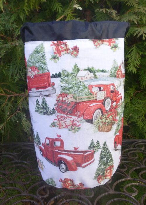 Evergreen Tree Farm SueBee Round Drawstring Bag