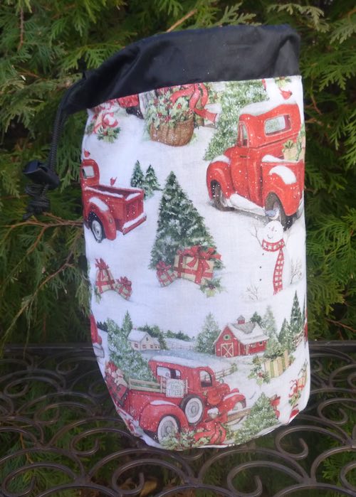 Evergreen Tree Farm SueBee Round Drawstring Bag