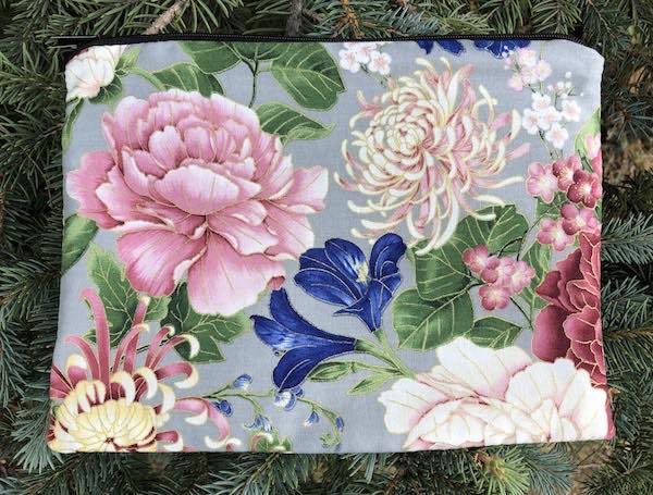 Peonies and Mums Mahjongg card and coin purse, The Slide
