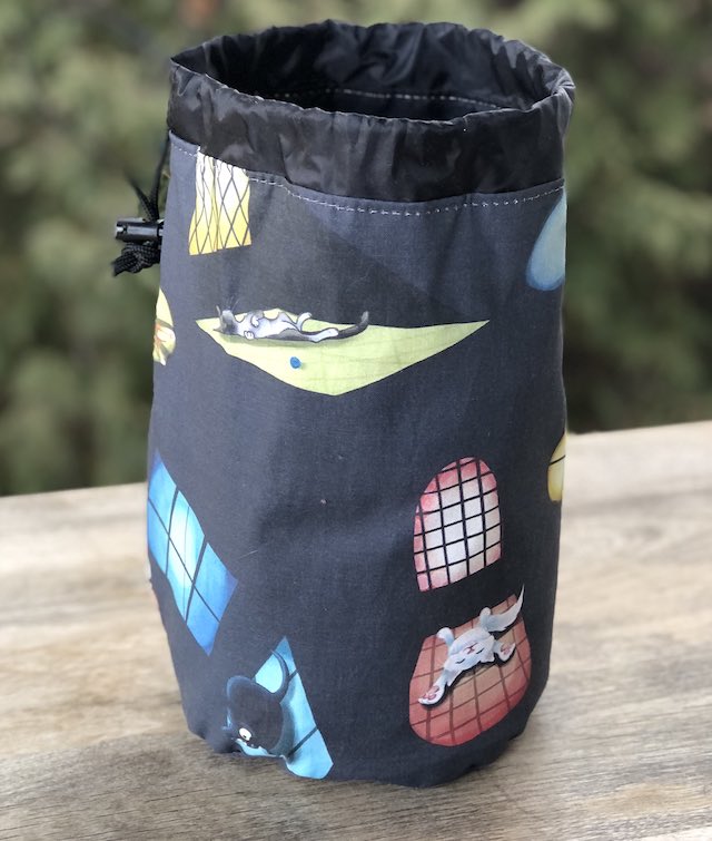 Sun Lovers SueBee Round Drawstring Bag